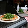 Runder Cordierit-Pizzastein mit Gestell